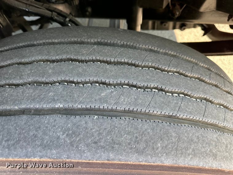 image for item EJ7085 2016 Volvo VN Series semi truck