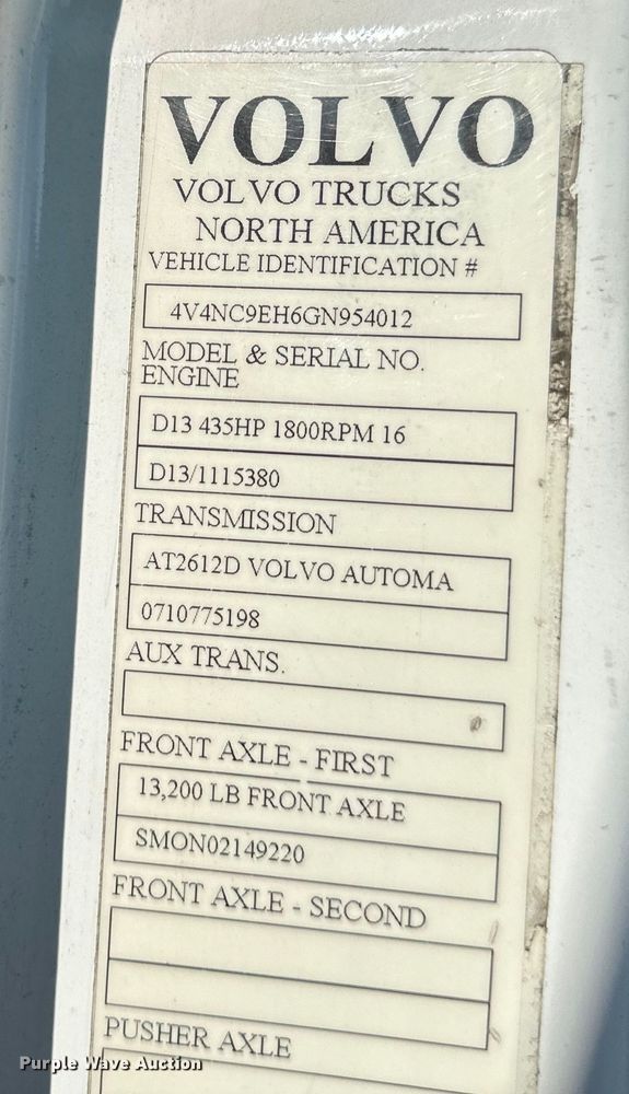 image for item EJ7085 2016 Volvo VN Series semi truck