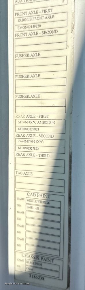 image for item EJ7085 2016 Volvo VN Series semi truck