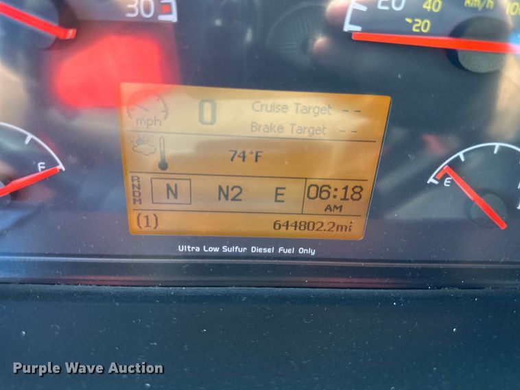 image for item EJ7086 2017 Volvo VN Series semi truck