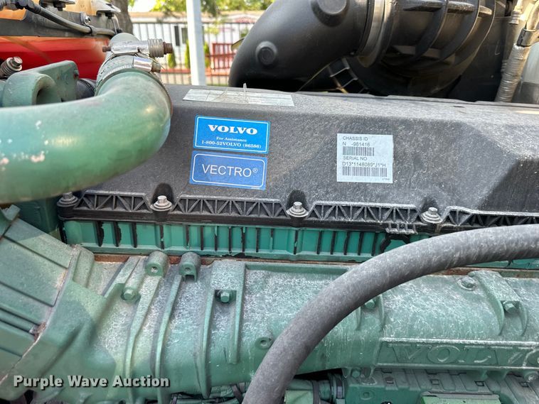 image for item EJ7086 2017 Volvo VN Series semi truck