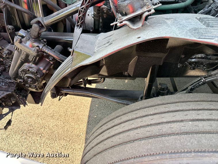 image for item EJ7086 2017 Volvo VN Series semi truck