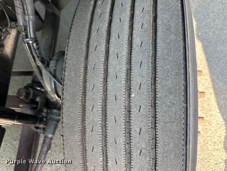 image for item EJ7086 2017 Volvo VN Series semi truck