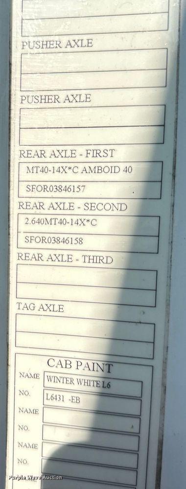 image for item EJ7086 2017 Volvo VN Series semi truck