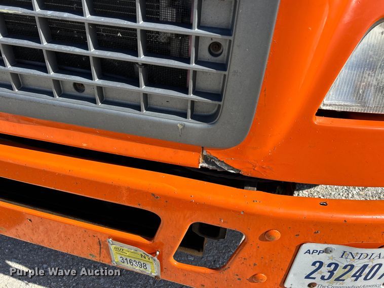 image for item EK4775 2009 Volvo VNM semi truck