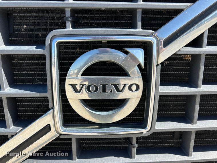 image for item EK4775 2009 Volvo VNM semi truck