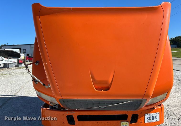 image for item EK4775 2009 Volvo VNM semi truck
