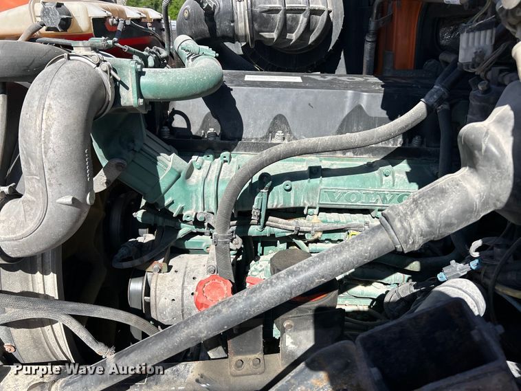 image for item EK4775 2009 Volvo VNM semi truck