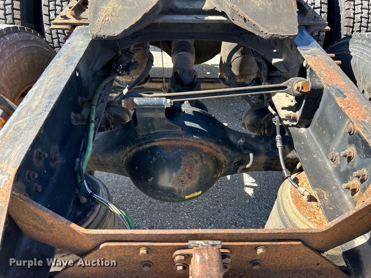 image for item EK4775 2009 Volvo VNM semi truck