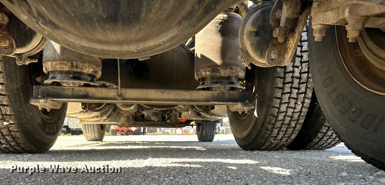 image for item EK4775 2009 Volvo VNM semi truck