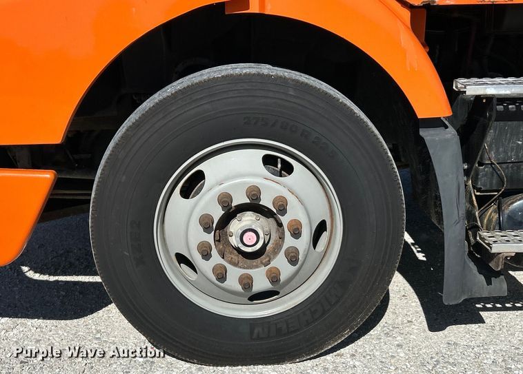 image for item EK4775 2009 Volvo VNM semi truck