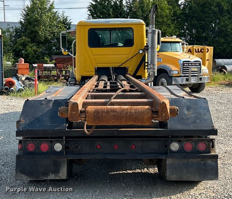 image for item EK4925 2007 Mack CTP713B roll-off container truck