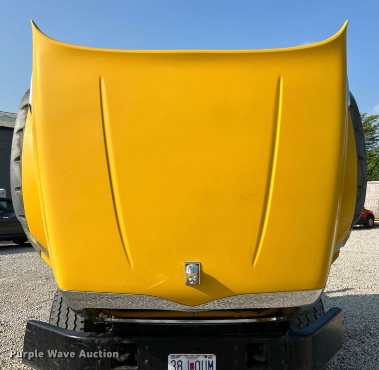 image for item EK4925 2007 Mack CTP713B roll-off container truck