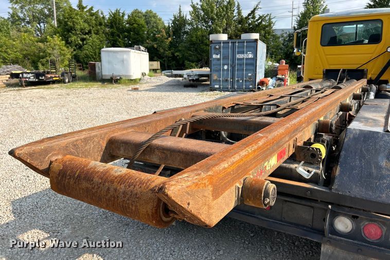 image for item EK4925 2007 Mack CTP713B roll-off container truck