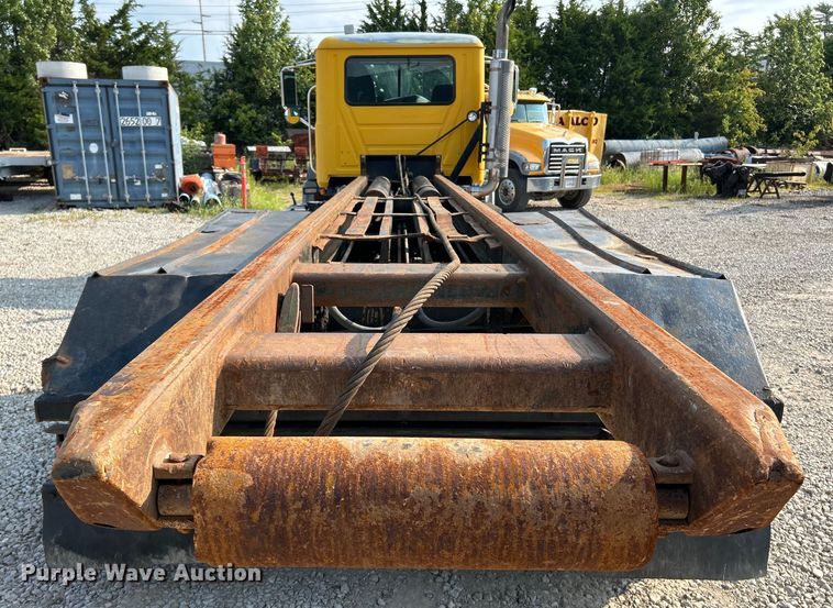 image for item EK4925 2007 Mack CTP713B roll-off container truck