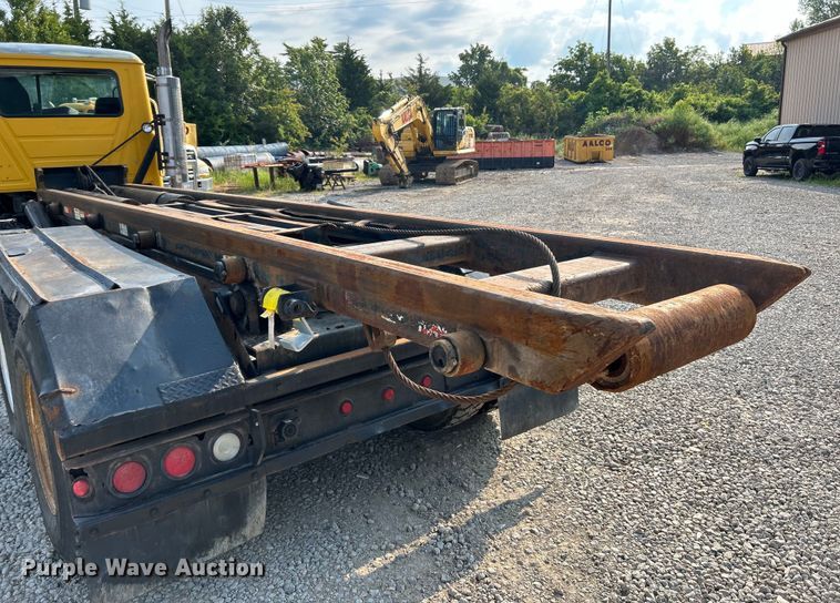 image for item EK4925 2007 Mack CTP713B roll-off container truck