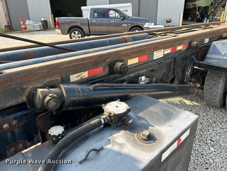 image for item EK4925 2007 Mack CTP713B roll-off container truck