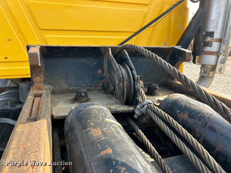 image for item EK4925 2007 Mack CTP713B roll-off container truck