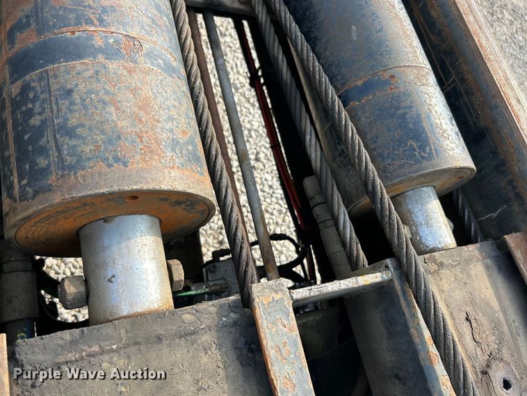 image for item EK4925 2007 Mack CTP713B roll-off container truck