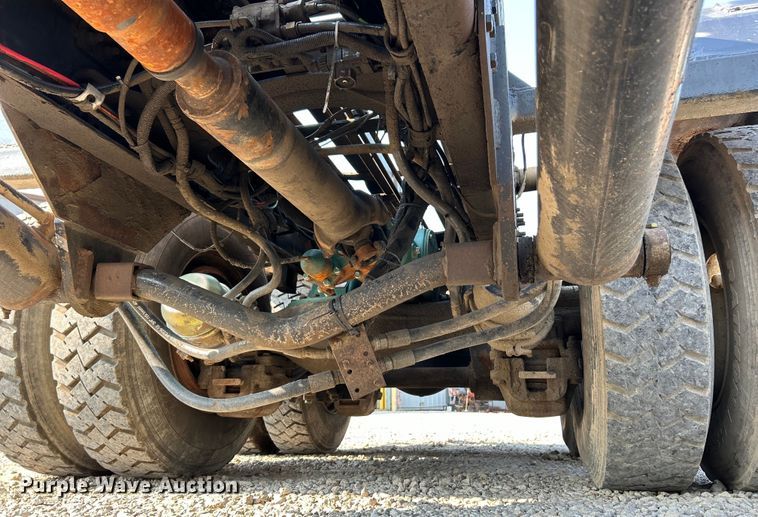 image for item EK4925 2007 Mack CTP713B roll-off container truck