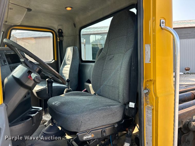 image for item EK4925 2007 Mack CTP713B roll-off container truck