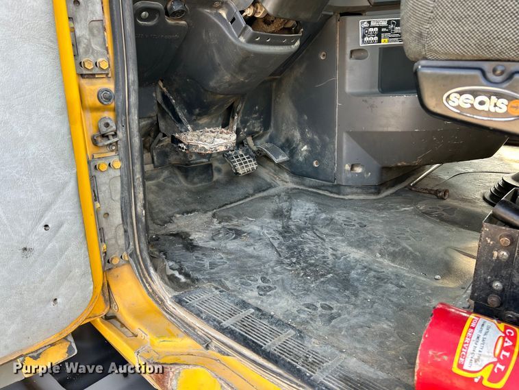 image for item EK4925 2007 Mack CTP713B roll-off container truck