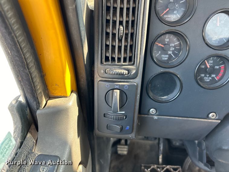 image for item EK4925 2007 Mack CTP713B roll-off container truck