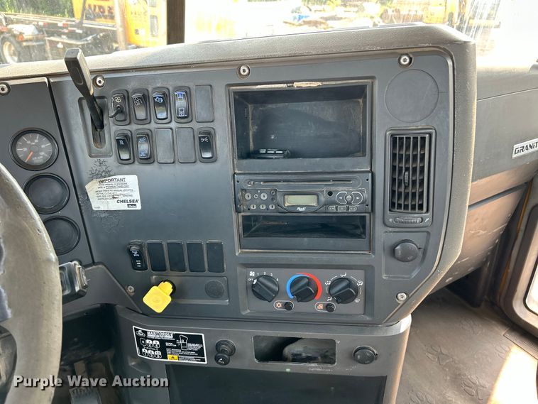 image for item EK4925 2007 Mack CTP713B roll-off container truck