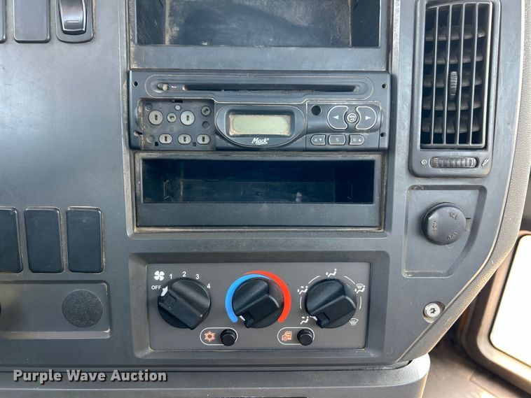 image for item EK4925 2007 Mack CTP713B roll-off container truck