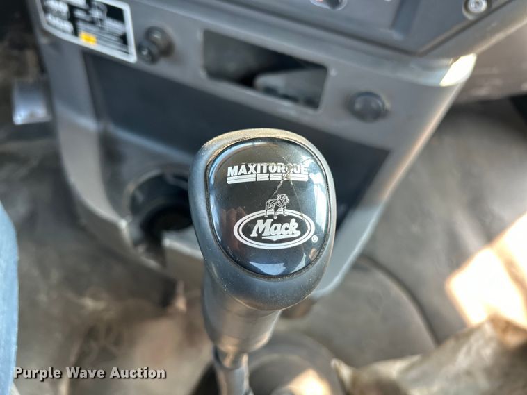 image for item EK4925 2007 Mack CTP713B roll-off container truck