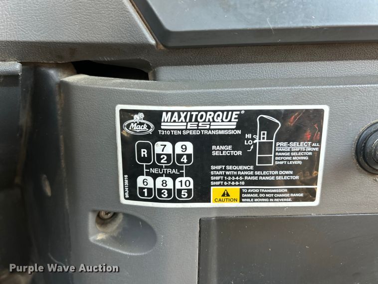 image for item EK4925 2007 Mack CTP713B roll-off container truck