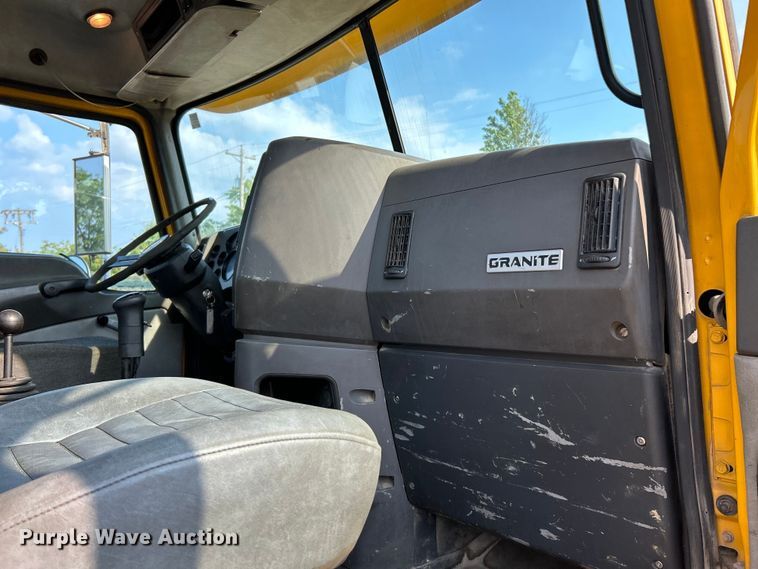 image for item EK4925 2007 Mack CTP713B roll-off container truck