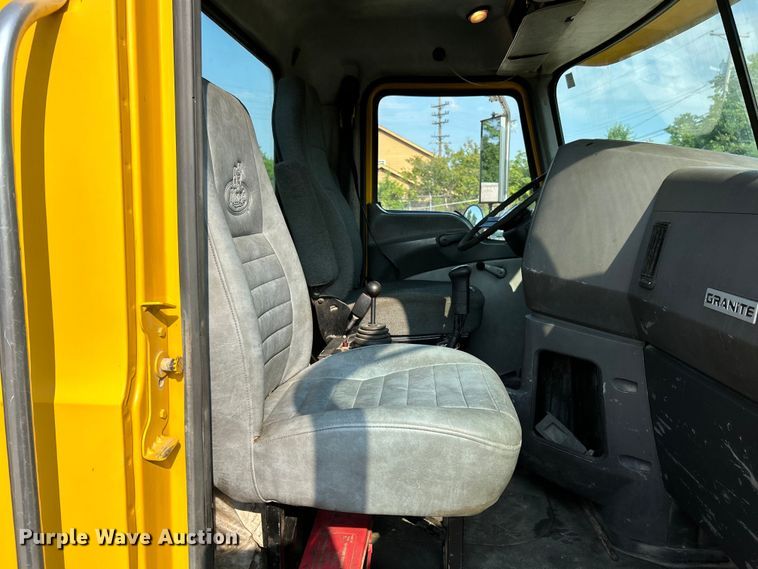 image for item EK4925 2007 Mack CTP713B roll-off container truck