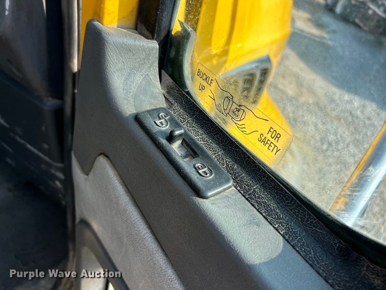 image for item EK4925 2007 Mack CTP713B roll-off container truck