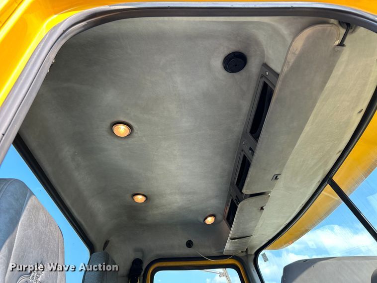 image for item EK4925 2007 Mack CTP713B roll-off container truck