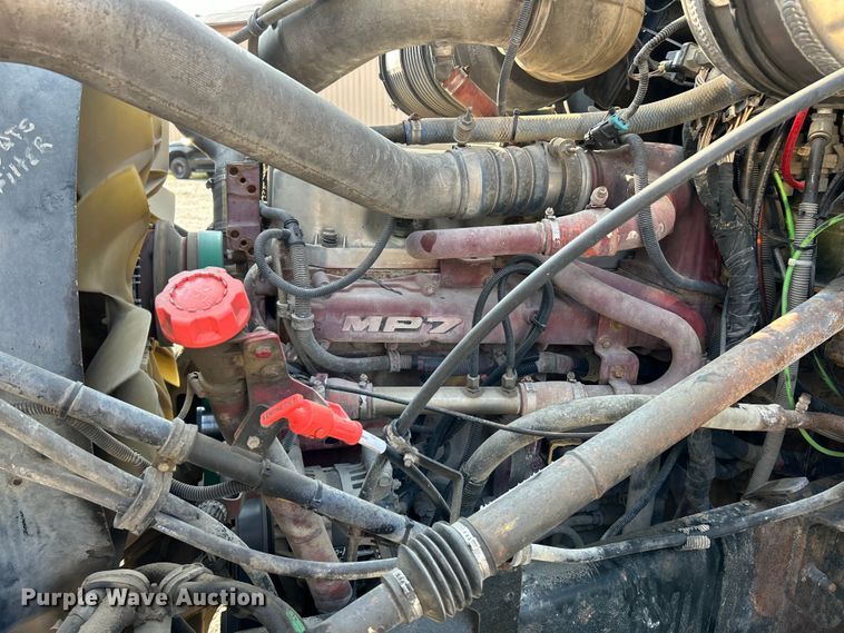 image for item EK4925 2007 Mack CTP713B roll-off container truck