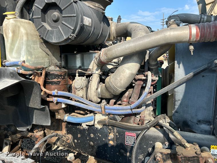 image for item EK4925 2007 Mack CTP713B roll-off container truck