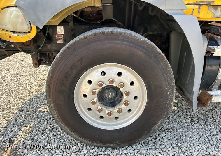 image for item EK4925 2007 Mack CTP713B roll-off container truck