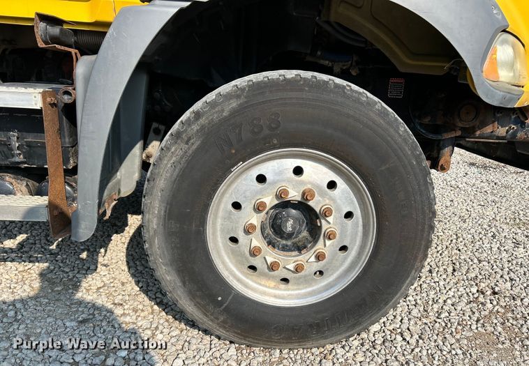 image for item EK4925 2007 Mack CTP713B roll-off container truck