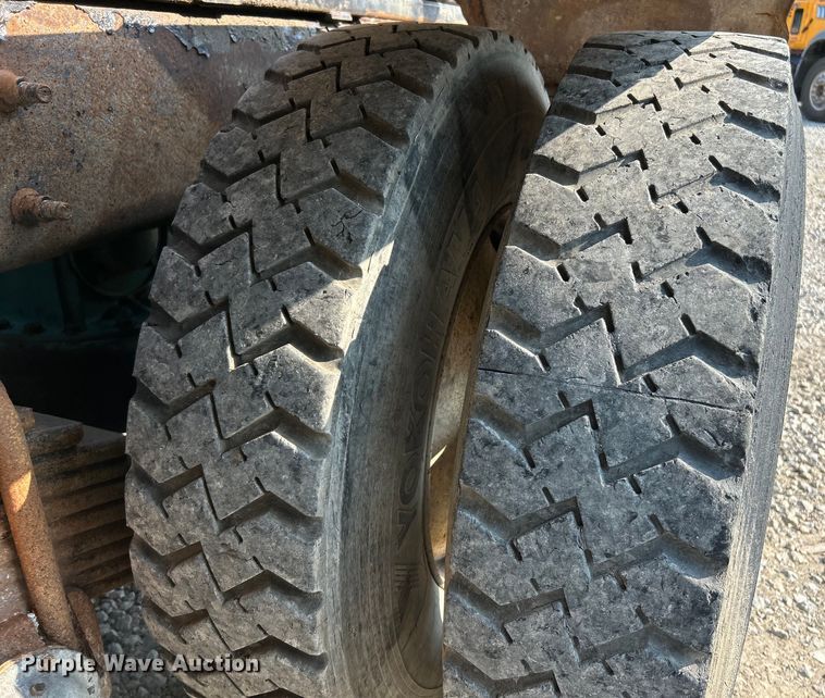 image for item EK4925 2007 Mack CTP713B roll-off container truck