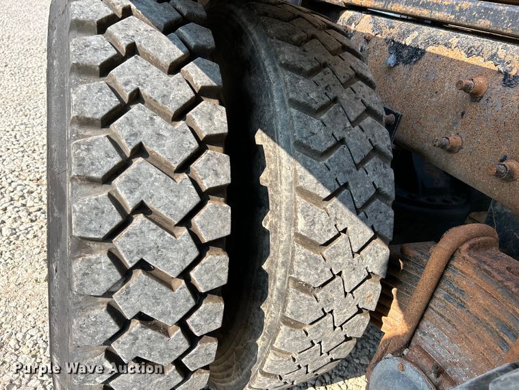 image for item EK4925 2007 Mack CTP713B roll-off container truck