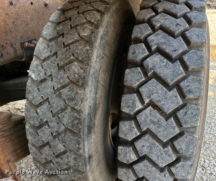 image for item EK4925 2007 Mack CTP713B roll-off container truck