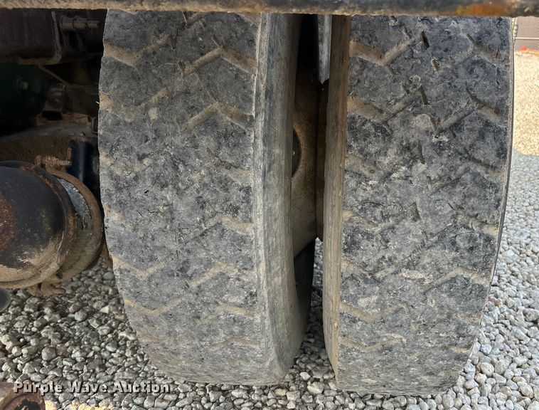 image for item EK4925 2007 Mack CTP713B roll-off container truck