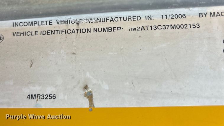 image for item EK4925 2007 Mack CTP713B roll-off container truck