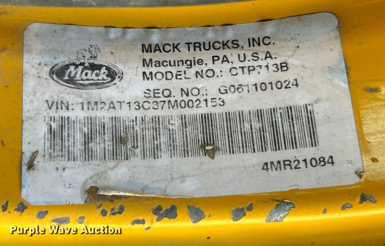 image for item EK4925 2007 Mack CTP713B roll-off container truck