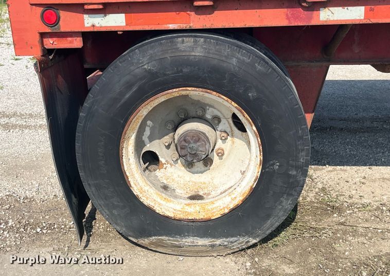 image for item EK8799 1986 Fruehauf  PB100-T2W-48XW flatbed trailer