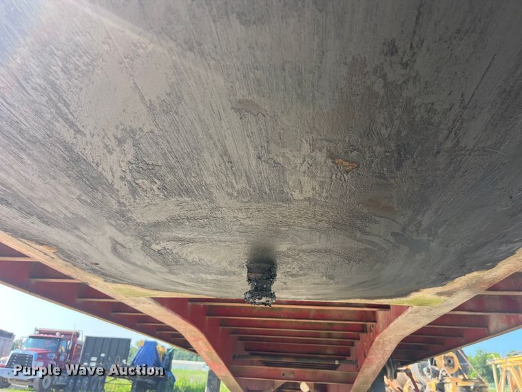 image for item EK8800 1986 Fruehauf  PB100-T2W-48XW flatbed trailer