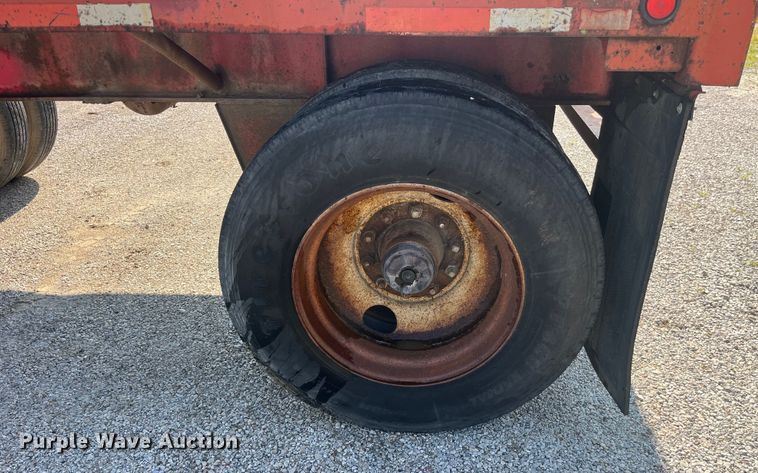 image for item EK8800 1986 Fruehauf  PB100-T2W-48XW flatbed trailer