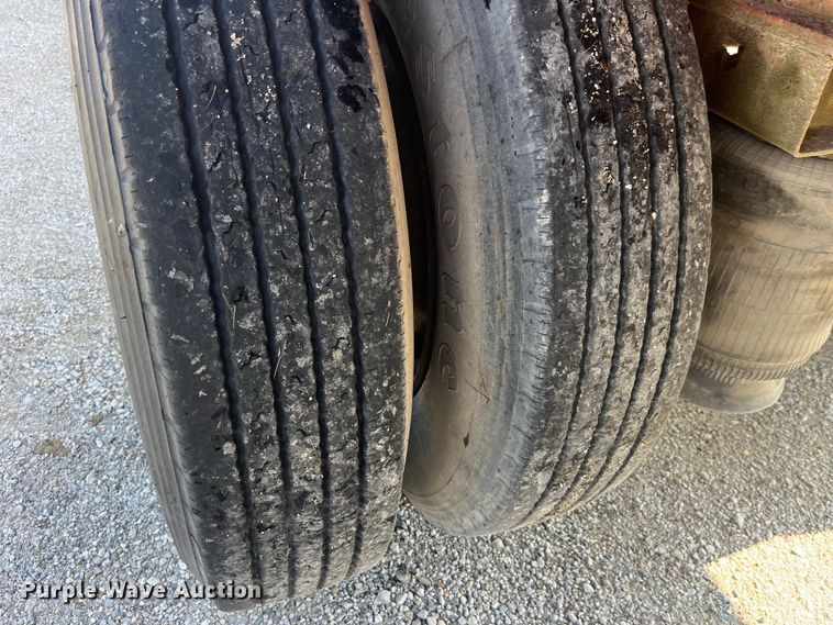 image for item EK8800 1986 Fruehauf  PB100-T2W-48XW flatbed trailer