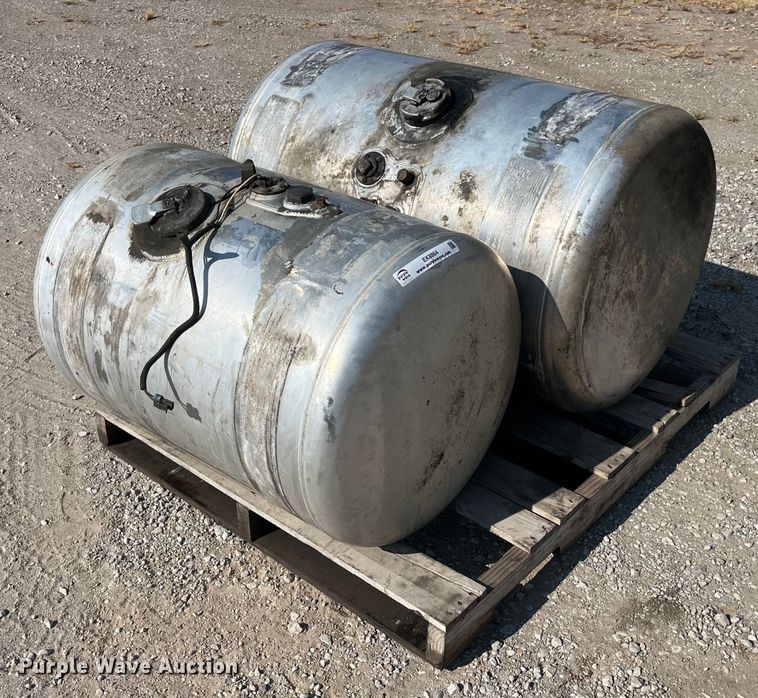 image for item EK8864 (2) Peterbilt fuel tanks